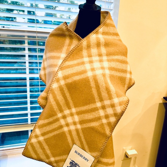 Burberry scarf - Picture 6 of 8